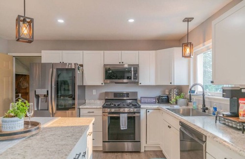 College House | Experience Bliss on the River with Ocean Views & Spa