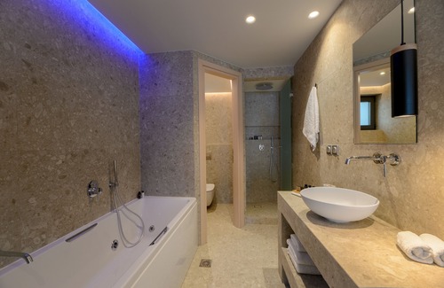 Nea Smirni Hotel | Indulge in a Hydromassage Suite at Convo 212 Aparthotel