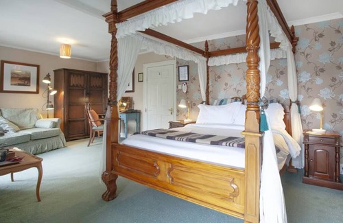 Lifton Hotel | Discover Lifton Hall Hotel: Rated 9.2 with Family-Friendly Perks