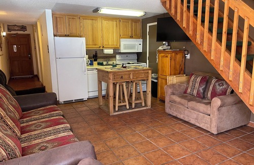 Red River Apartment | Cozy Lifts West 208: Perfect for Families with Pool Access