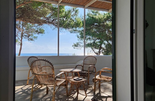 Castro Marina Villa | Discover Lifunni: Clif Villa with Pool & Sea Access