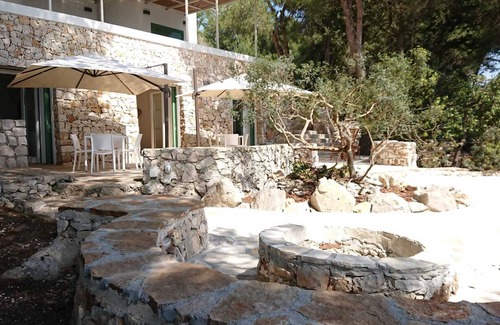 Castro Marina Villa | Discover Lifunni: Clif Villa with Pool & Sea Access