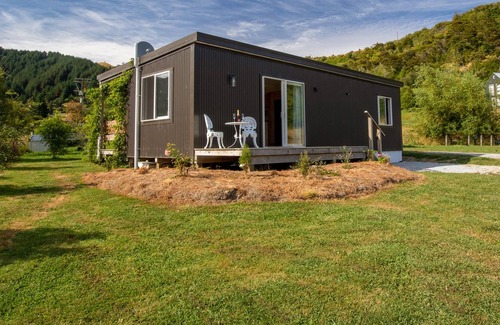 Tata Beach House | Ligar Bay Cottage - Ligar Bay Holiday Home