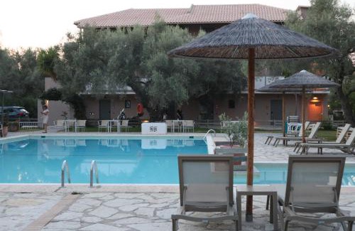 Lygia Bed & Breakfast | Relax at Ligato Thalero: Family-Friendly with Pool Access