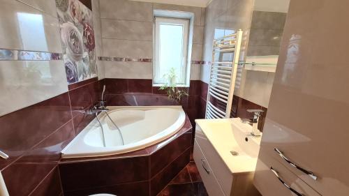 Szilvasvarad Apartment | Pet-Friendly Retreat at Liget Nyaralóház - Guest Rated 9.6