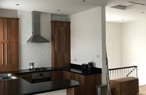 St Leonards-On-Sea Apartment | Bright and Airy Flat Steps from Station, Shops, and Sea