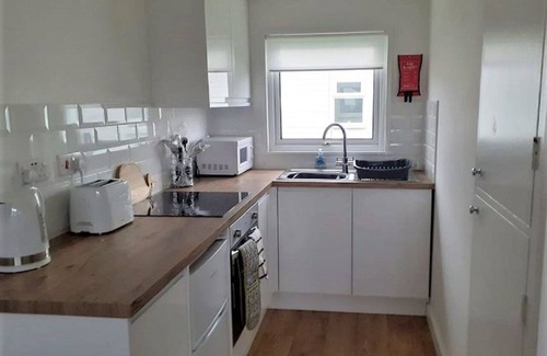 Great Yarmouth Ski Chalet | Bright Chalet Steps from Beach with Pool & Family Amenities