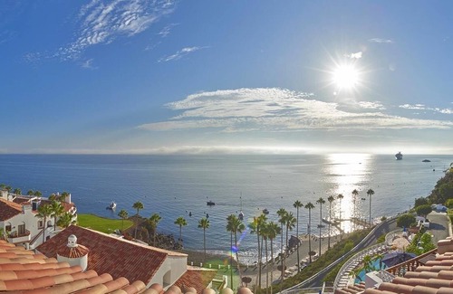 Avalon Villa | Bright Hamilton Cove Villa La Casa Sirena with Golf Cart