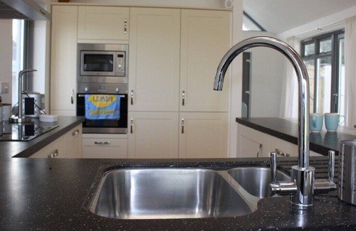 St. Ewe Cottage | Light Airy Modern Cottage: comfortable interior, village centre, great local pub