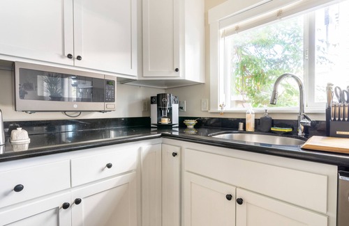 Fremont House | Bright Townhome with Work Den & Child-Friendly Amenities