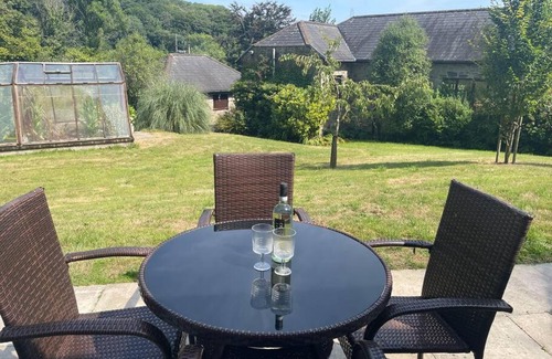 South Brent House | Bright Two-Bed Lodge in Devon Countryside - Family Friendly