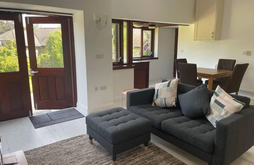 South Brent House | Bright Two-Bed Lodge in Devon Countryside - Family Friendly