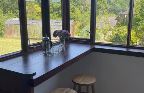 South Brent House | Bright Two-Bed Lodge in Devon Countryside - Family Friendly