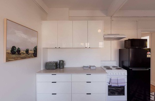 Trevallyn Apartment | Light and Bright Trevallyn Stay