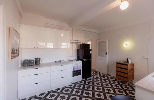 Trevallyn Apartment | Light and Bright Trevallyn Stay