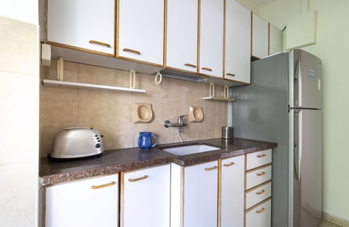 Meqor Hayyim Apartment | Bright 2 Bedroom Retreat in Old Katamon with Balconies