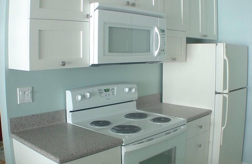 Carlsbad Village Condo | Bright Beach Retreat with Pool and Spa - Rated 10/10