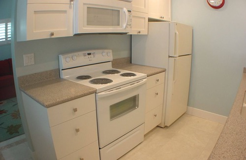 Carlsbad Village Condo | Bright Beach Retreat with Pool and Spa - Rated 10/10