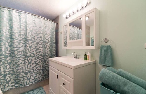 Woodstock House | Bright Family-Friendly Cottage with Kitchen - Guest Rated 9.8