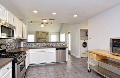 Block House Creek House | Bright and Inviting Hotel with Pet-Friendly Amenities