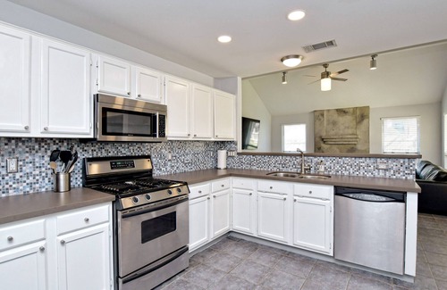 Block House Creek House | Bright and Inviting Hotel with Pet-Friendly Amenities
