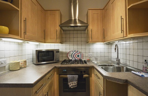 Comely Bank Apartment | Spacious Apartment for Families, Near City Center & Spa