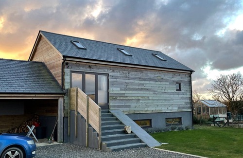 Trelil House | Bright Holiday Barn in North Cornwall with Pool & Breakfast