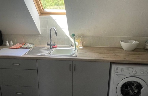 Totland Bay Apartment | Bright and Airy Apartment in Totland Near The Needles