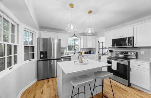 Overland Park House | Light Bright OP Remodeled Home 4BD 2BTH