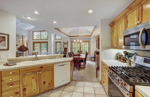 Peak 8 House | Bright and Peaceful Retreat with Spa & Hot Tub Amenities