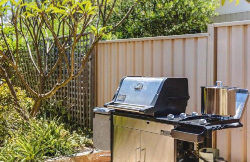 Dawesville House | Bright Pet-Friendly Beachside Retreat in Old Dawesville