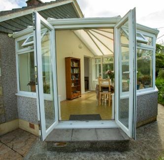 Llangwm House | Light bungalow with a view of countryside and river