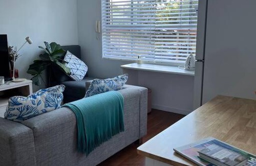 Dee Why Apartment | Bright Apartment Steps from Transport and the Beach