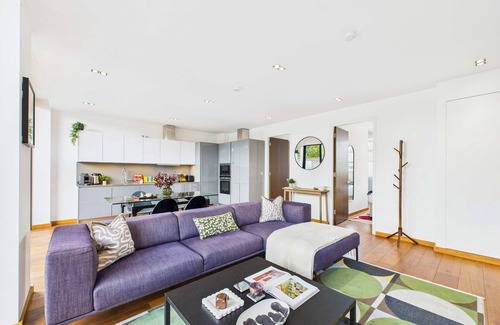Camden Town Apartment | Light-filled Camden Town Terrace Apartment