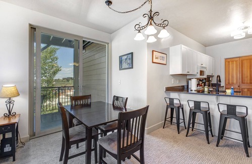 Kimball Junction Condo | Bright Condo with Heated Pool & Hot Tub, Steps to Skiing