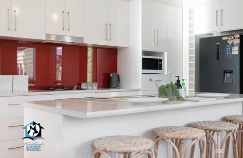 Victor Harbor House | Modern 3BR Holiday Home with Pet and Child-Friendly Amenities