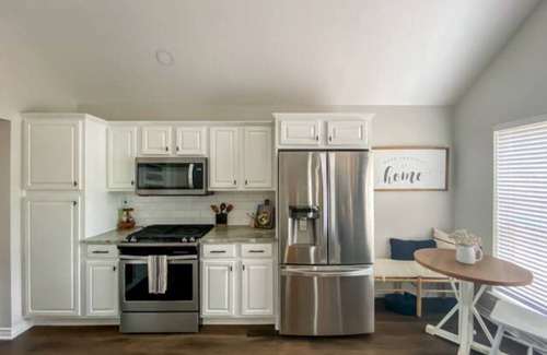College Station House | Bright and Inviting House Steps from Texas A&M