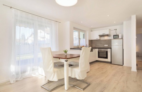 Enzisweiler Apartment | Bright and Modern Apartment “Gartenstraße” with Garden Terrace
