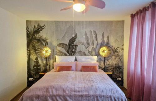 Giessen Apartment | Enchanting Jungle Suite: Netflix & Jumanji Awaits You