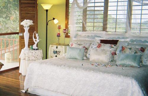 Naranjito House | Discover Light of Dawn: Family-Friendly with Breakfast & More