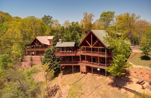 Necowa Cove House | Unforgettable Stay at Light's Mountain Lake Overlook