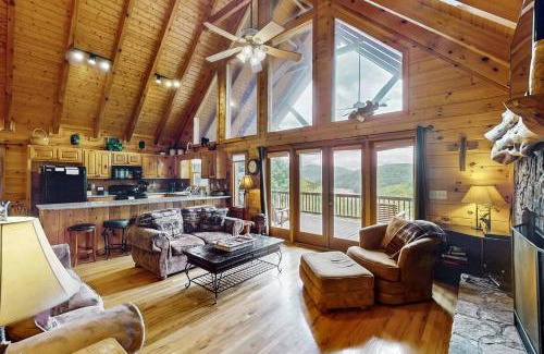Necowa Cove House | Unforgettable Stay at Light's Mountain Lake Overlook