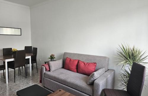 Cova da Piedade Apartment | Light Spacious Almada Apartment