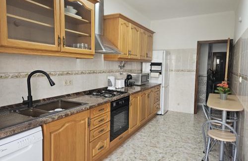 Cova da Piedade Apartment | Light Spacious Almada Apartment