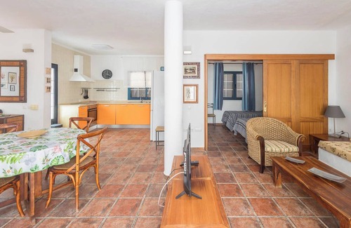Caleta de Sebo House | Oceanfront Retreat at Lightbooking La Graciosa - Rated 10/10