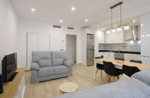 Plaza de Toros-Doctores-San Lazaro Apartment | Ideal Getaway at Lightbooking Materno Granada with Spa & Kitchen