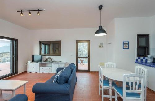 Los Llanillos Apartment | Discover Lightbooking Villa Charco Azul Frontera Retreat