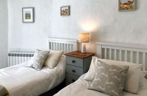 Redmire House | Elegant Lightfoot House: Pet and Child-Friendly Retreat