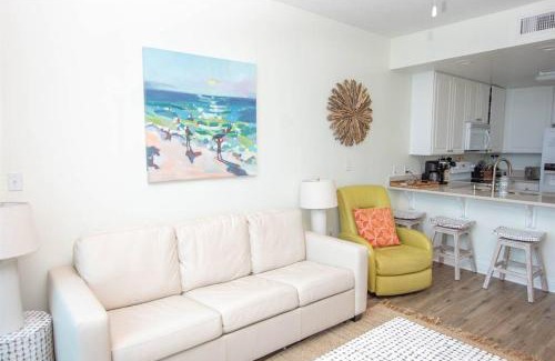 Gulf Shores Apartment | Exceptional Lighthouse 1416 with Oceanfront Pool Access
