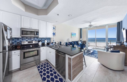Gulf Shores Condo | Beachfront Lighthouse Condo with Pools & Ocean Views